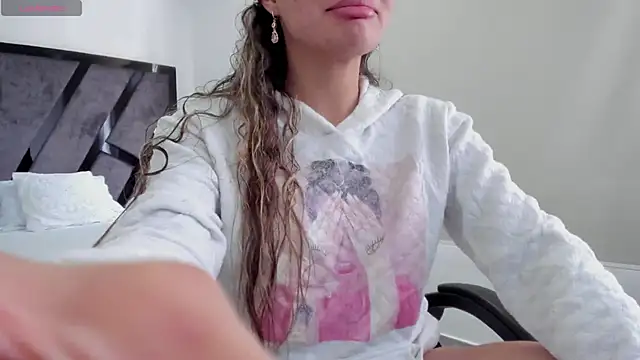 AnnieAndStefan online show from 7, 11, 2025