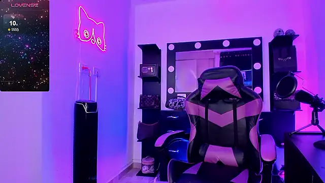 miss kitty online show from 12, 4, 2026