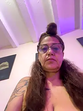 lonely shewolf online show from 27, 10, 2025