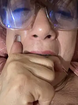 lonely shewolf online show from 25, 10, 2025