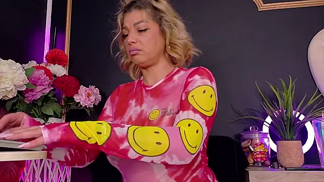 Snapshot of DeeaDiamondd chatting on 9, 11, 2025 DeeaDiamondd online show from 9, 11, 2025