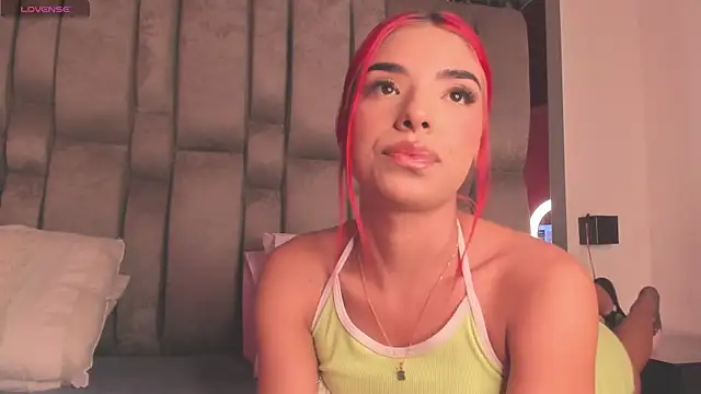 Emmily Savage online show from 28, 1, 2025