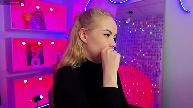 StephanieSweety online show from 18, 4, 2026