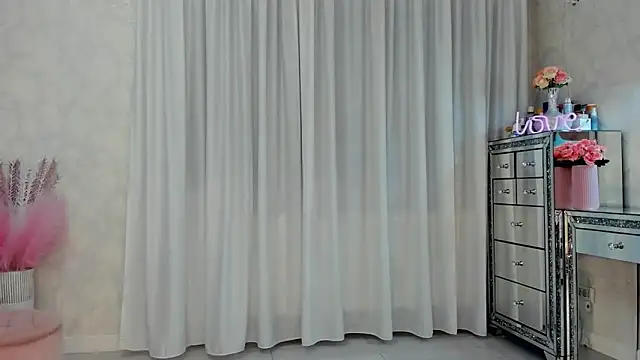 Snapshot of SeductiveButterfly chatting on 11, 6, 2026 SeductiveButterfly online show from 11, 6, 2026