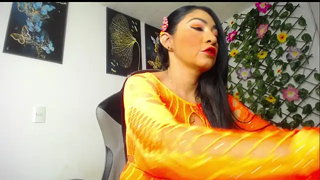 luzcastillo07 online show from 8, 11, 2025