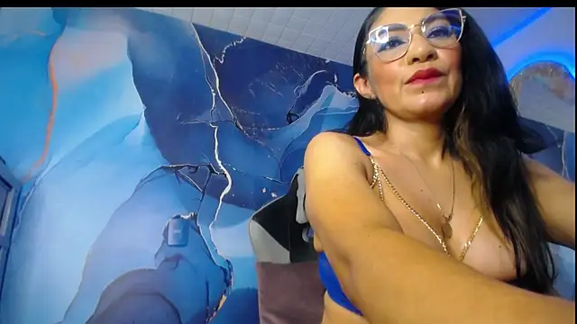 Snapshot of luzcastillo07 chatting on 11, 5, 2026 luzcastillo07 online show from 11, 5, 2026