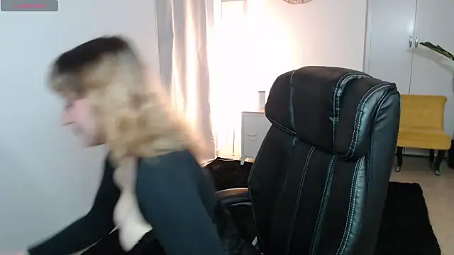 Crystal-dreamt online show from 2, 4, 2026