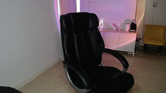 Crystal-dreamt online show from 5, 11, 2025