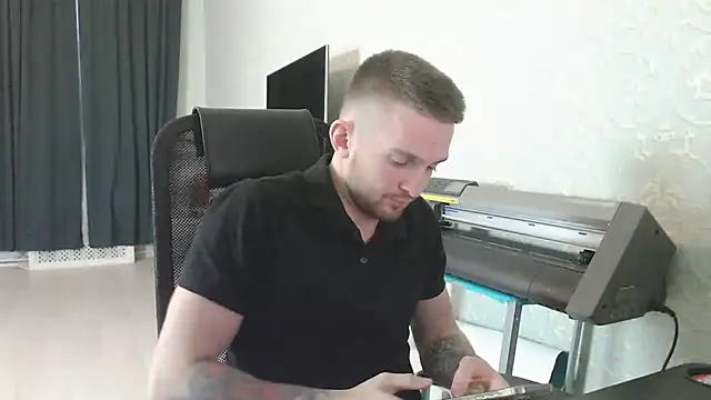 Snapshot of Marselle_Laker chatting on 12, 11, 2025 Marselle Laker online show from 12, 11, 2025