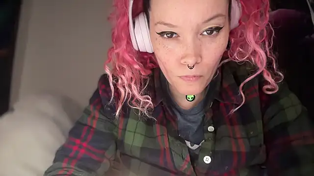 Snapshot of FRRANNKIE chatting on 4, 8, 2026 FRRANNKIE online show from 4, 8, 2026