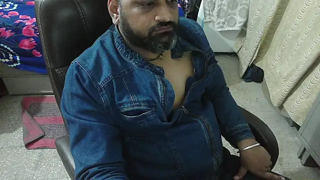 Snapshot of rentarob chatting on 24, 11, 2025 rentarob online show from 24, 11, 2025