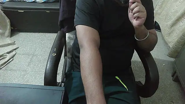 Snapshot of rentarob chatting on 15, 11, 2025 rentarob online show from 15, 11, 2025