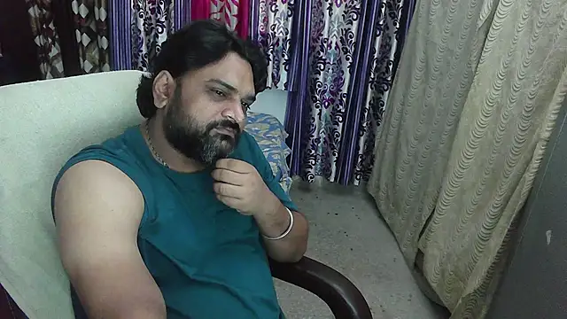 Snapshot of rentarob chatting on 3, 11, 2025 rentarob online show from 3, 11, 2025