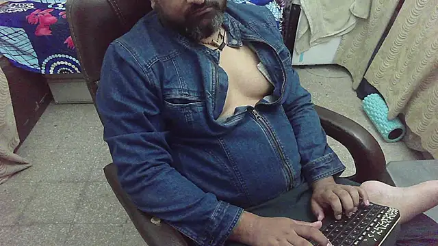 Snapshot of rentarob chatting on 19, 11, 2025 rentarob online show from 19, 11, 2025