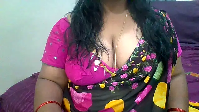 Snapshot of archanatelugu9 chatting on 8, 3, 2025 archanatelugu9 online show from 8, 3, 2025