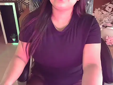 Snapshot of shivi_moto chatting on 15, 11, 2025 shivi moto online show from 15, 11, 2025