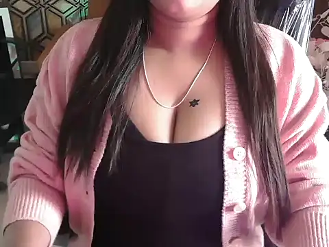 Snapshot of shivi_moto chatting on 18, 11, 2025 shivi moto online show from 18, 11, 2025