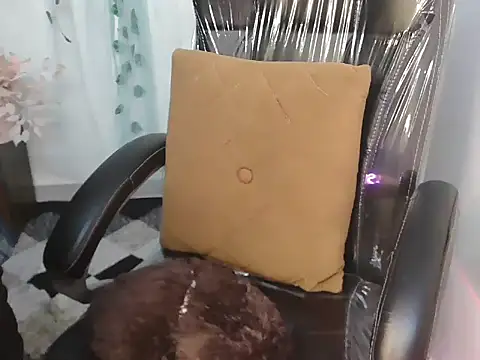 Snapshot of shivi_moto chatting on 22, 11, 2025 shivi moto online show from 22, 11, 2025