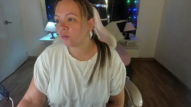 Snapshot of victoria_rosse520 chatting on 25, 2, 2025 victoria rosse520 online show from 25, 2, 2025