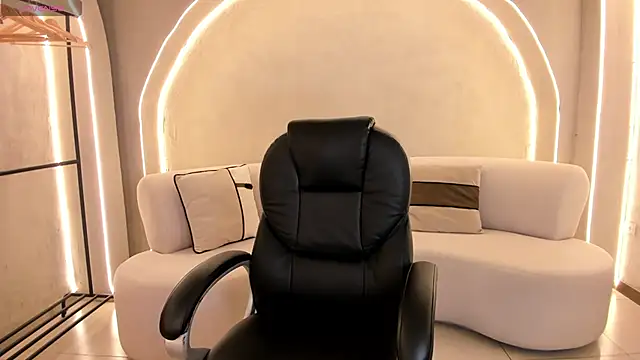 DannaCruz online show from 20, 4, 2026