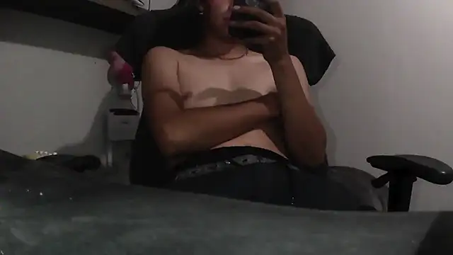 Snapshot of adri_uwu chatting on 6, 10, 2025 adri uwu online show from 6, 10, 2025