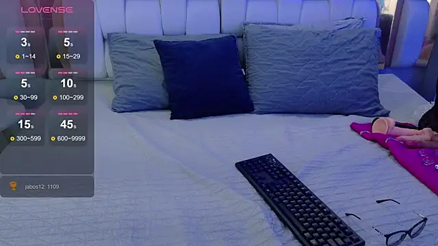 Snapshot of valkiria_moore chatting on 2, 11, 2025 valkiria moore online show from 2, 11, 2025