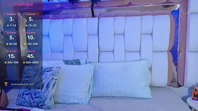 Snapshot of valkiria_moore chatting on 18, 10, 2025 valkiria moore online show from 18, 10, 2025