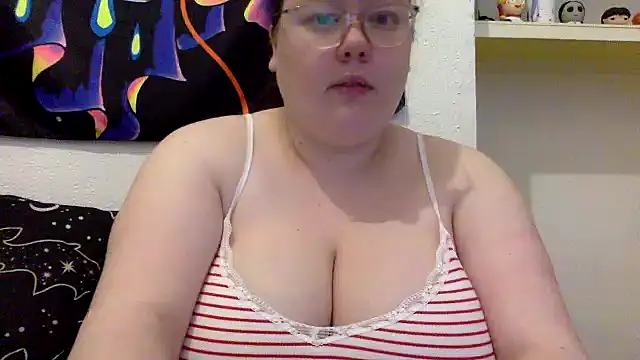 Sexycurvyemilyy online show from 6, 2, 2026