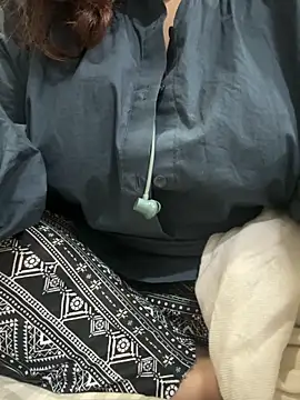 Sexybomb33 online show from 2, 12, 2025