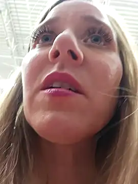 SkyelarSommer online show from 16, 12, 2025