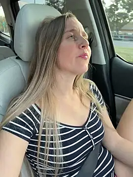 SkyelarSommer online show from 4, 2, 2026