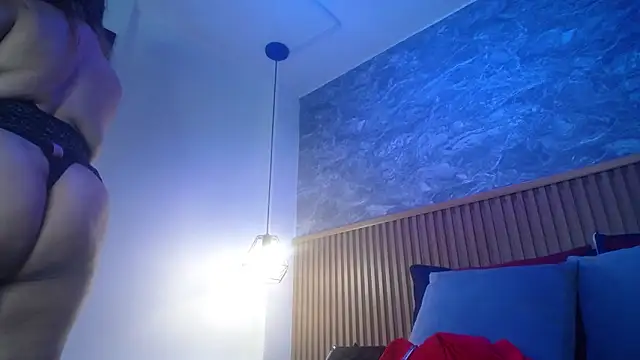 victoria  milf  online show from 4, 11, 2025