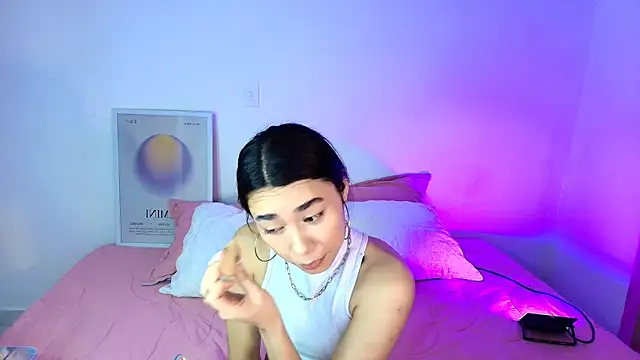 AmyOlimpo online show from 17, 4, 2026