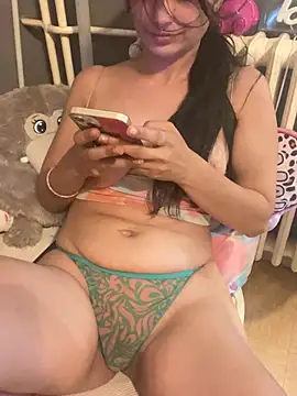 LaPetitechienne1 online show from 28, 6, 2026