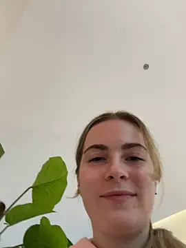 Snapshot of KissMissAngela chatting on 11, 3, 2025 KissMissAngela online show from 11, 3, 2025