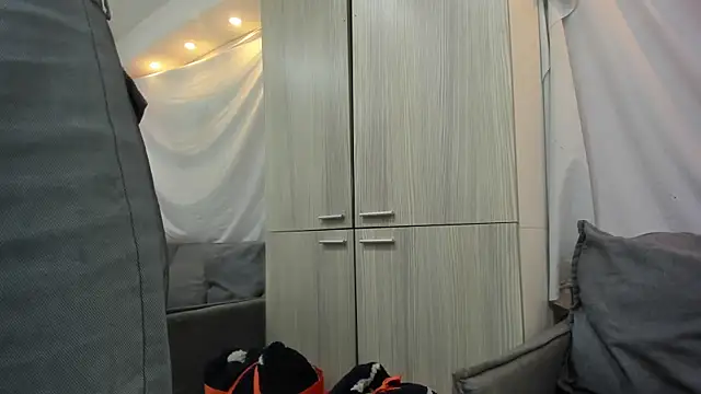 Mhelanny2 online show from 7, 3, 2026