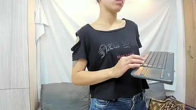 Mhelanny2 online show from 13, 2, 2026