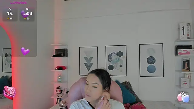 cristal  hot 1 online show from 11, 2, 2025