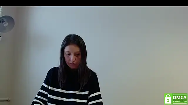 Snapshot of Sophi_Cute chatting on 8, 10, 2025 Sophi Cute online show from 8, 10, 2025