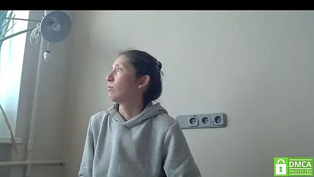 Snapshot of Sophi_Cute chatting on 7, 11, 2025 Sophi Cute online show from 7, 11, 2025