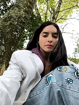 Snapshot of Sam_Sara chatting on 23, 10, 2025 Sam Sara online show from 23, 10, 2025