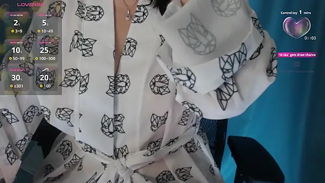 LaraStone   online show from 31, 10, 2025