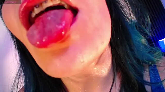 alicia moom online show from 12, 5, 2026