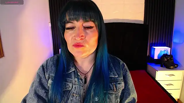 alicia moom online show from 10, 4, 2026