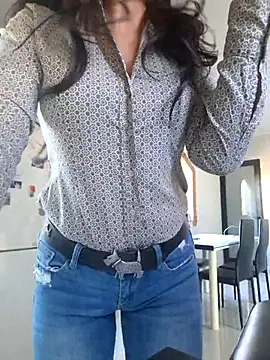 Snapshot of luxxe25 chatting on 27, 11, 2025 luxxe25 online show from 27, 11, 2025