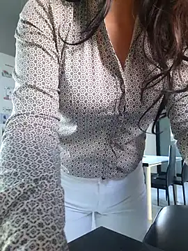 Snapshot of luxxe25 chatting on 26, 11, 2025 luxxe25 online show from 26, 11, 2025