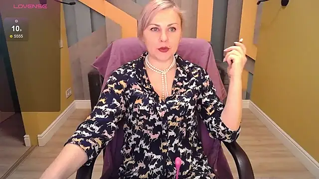 Candy Long online show from 27, 1, 2025