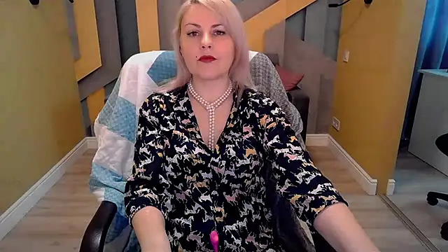 Candy Long online show from 4, 3, 2025