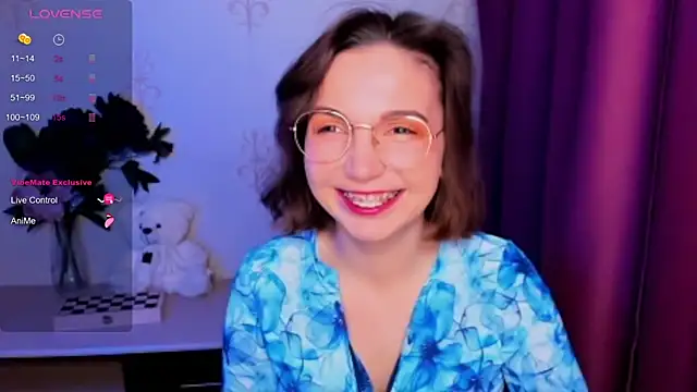 KindHazelHere  online show from 18, 12, 2025