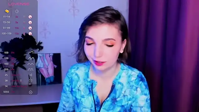 KindHazelHere  online show from 3, 11, 2025